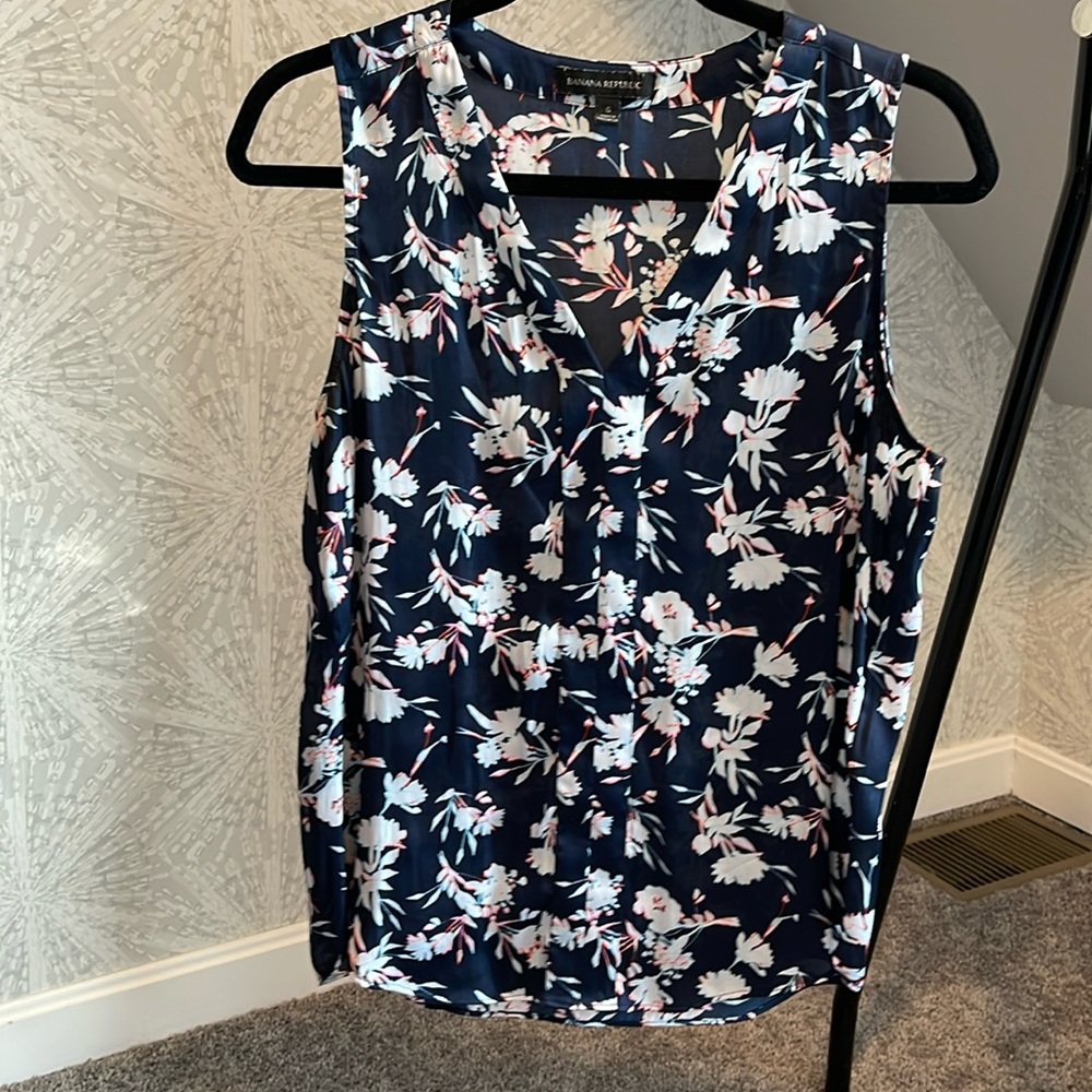 Banana republic size s navy and floral print tank